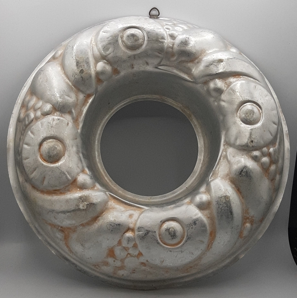 Vintage Large Round Aluminum 12 Cup Mold Embossed Fruit Design Wall Hanging